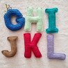 Lettres de l'alphabet en majuscule, fait main, au crochet.