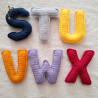 Lettres de l'alphabet en majuscule, fait main, au crochet.