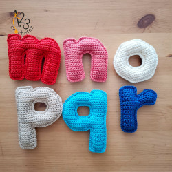 L'alphabet en minuscule de a à z, au crochet.