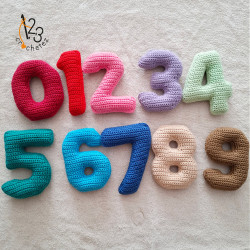 Les chiffres de 0 à 9, fait main au crochet.