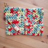 Pochette en coton pour livre de poche, crocheté à la main avec soin.