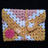 Pochette pour livre de poche, tricolore : rose, blanc et jaune.