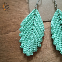 Mettez une touche de végétale dans votre tenue avec ces boucles d'oreilles "feuille".