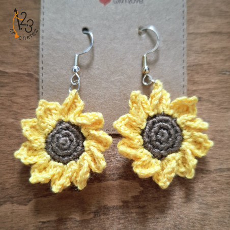 Optez pour un peu de chaleur, avec ces boucles d'oreilles "tournesol".