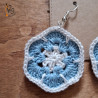 Les boucles d'oreilles "fleur africaine" faites au crochet en Alsace.