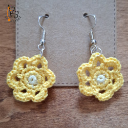 Les boucles d'oreilles "petite fleur" au crochet, fait main en Alsace.