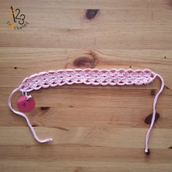 Bandeau rose pour cheveux, fait au crochet en Alsace, avec du fil coton.