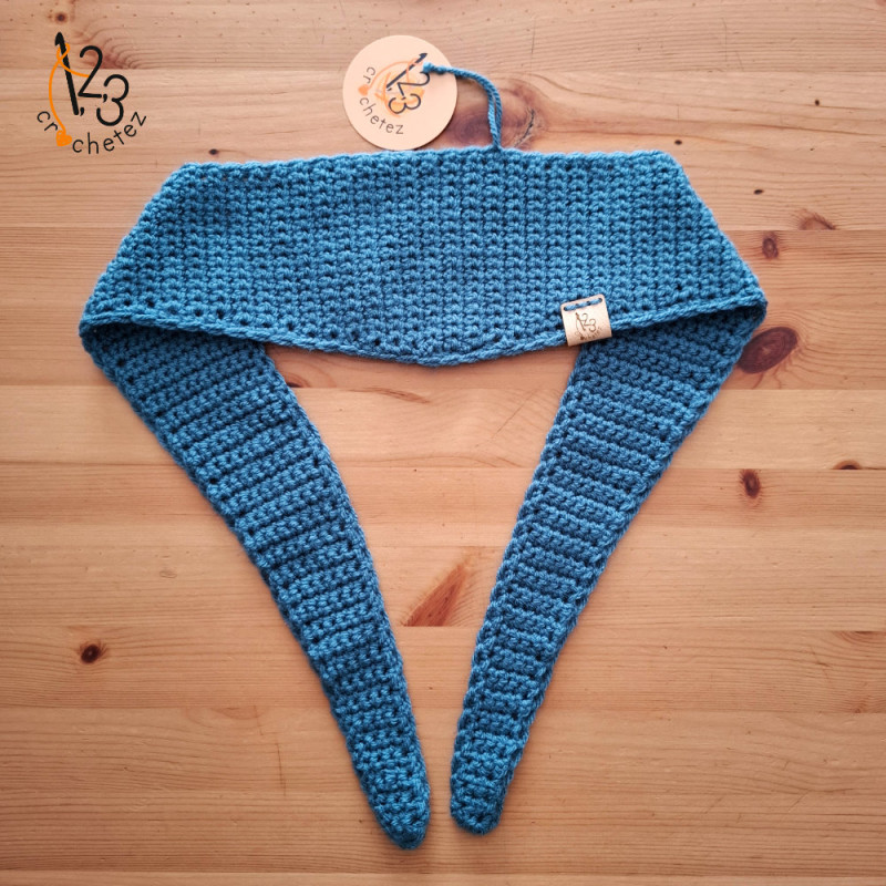L'écharpe "scarf" au crochet est l'indispensable de votre garde-robe.
