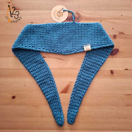 L'écharpe "scarf" au crochet est l'indispensable de votre garde-robe.