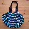 Le sac boule au crochet, avec une doublure en tissu pour une belle finition.