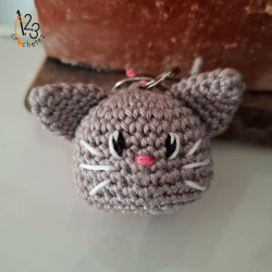 Le porte-clés chat gris pour mettre une touche d'originalité à vos clés.