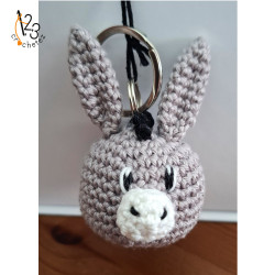 Le porte-clés âne gris au crochet pour égayer votre trousseau de clés.