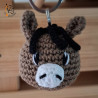 Le porte-clés poney fait main au crochet pour agrémenter votre clés.