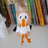 Le porte-clés cigogne fait main au crochet, un clin d'oeil alsacien.
