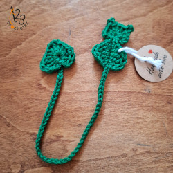 Craquez pour ce marque-pages plat en forme de chat, crocheté en Alsace.