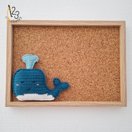 Le tableau baleine est composé d'une baleine crochetée par mes soins.